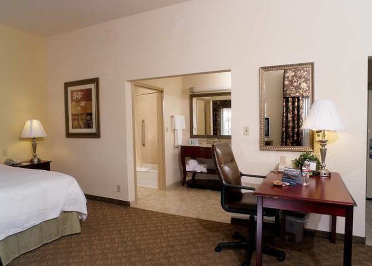 Hampton Inn & Suites Лаббок Номер фото